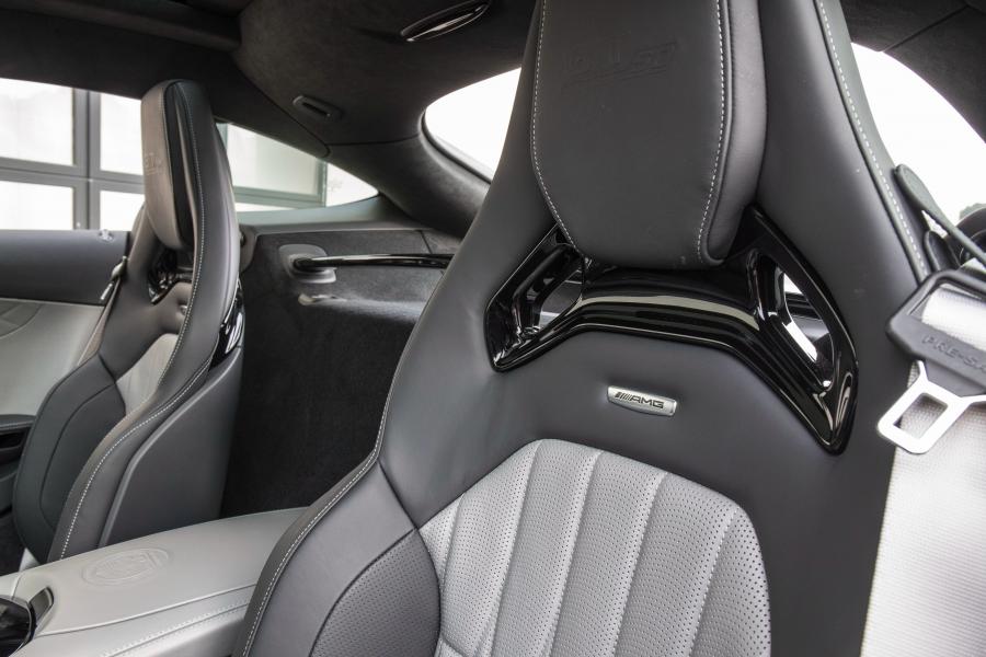 Детали интерьера Mercedes-AMG GT C Edition 50 (C190) 2017 года  (фото 43 из 63)